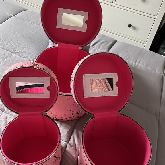 New set 3 box cosmetic with their mirror